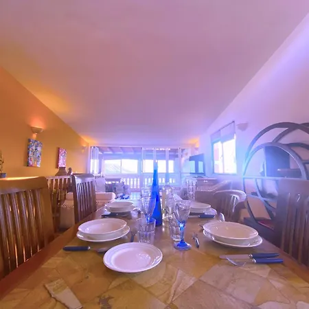 Tropicalidays Oceanview Apartment